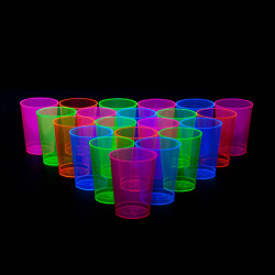 Vasos fiesta brillan con luz UV