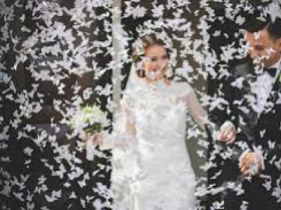 Cañones de confeti mariposas biodegradables para bodas 